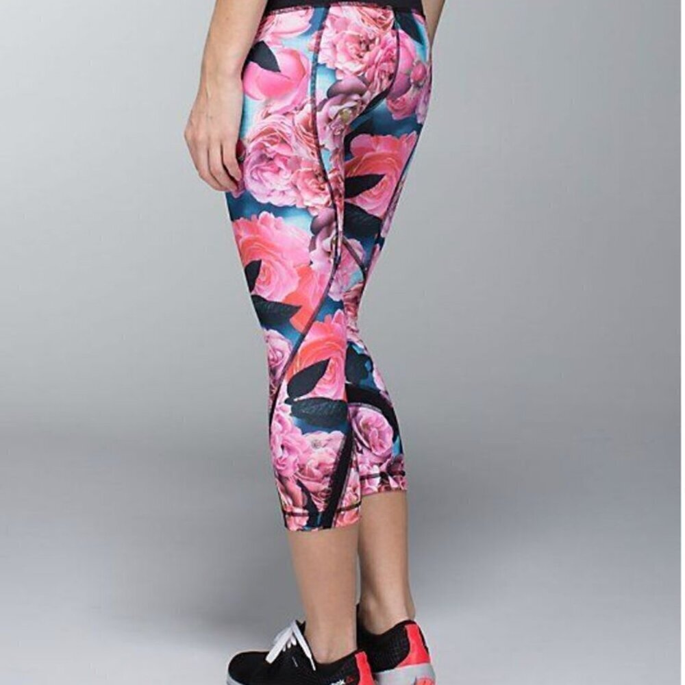 Lululemon  Inspire Crop II Secret Garden size‎ 8